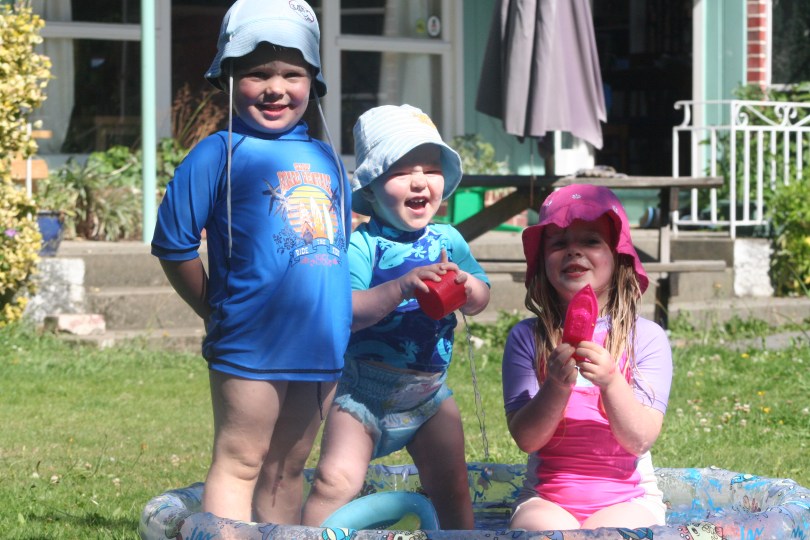 Elizabeth Daniel Alex paddling pool 2010